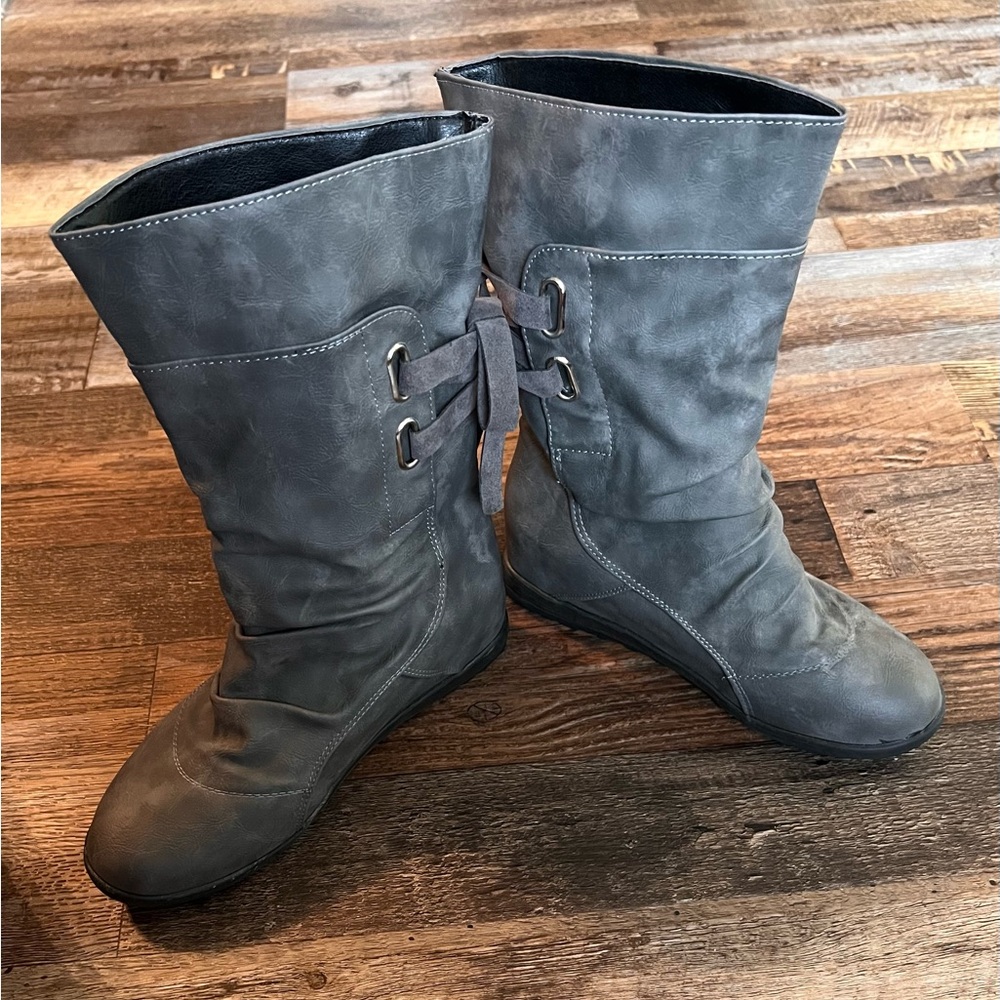Stylish Grey Women's Boots with Bow Detail